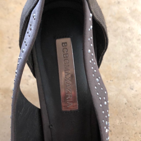 Shoes - Picture 2 of 8